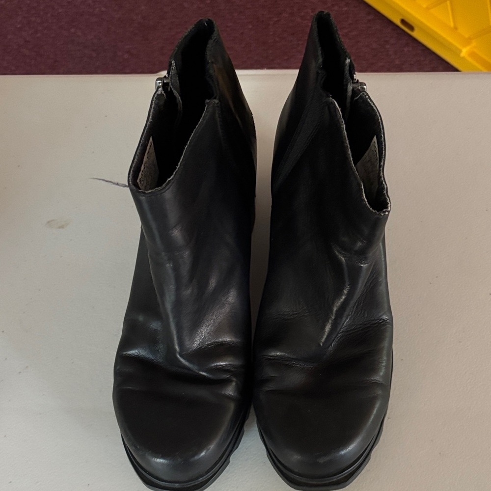 Sorel Black Leather Ankle Booties